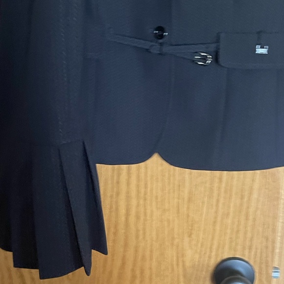 Tahari NWOT size 16 two-piece suit in navy - Picture 5 of 6